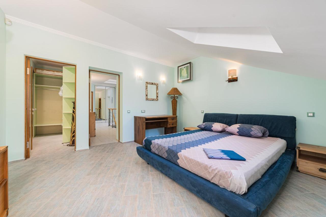Classical Deribasivska 3-Bedrooms Apartment Odessa Ngoại thất bức ảnh